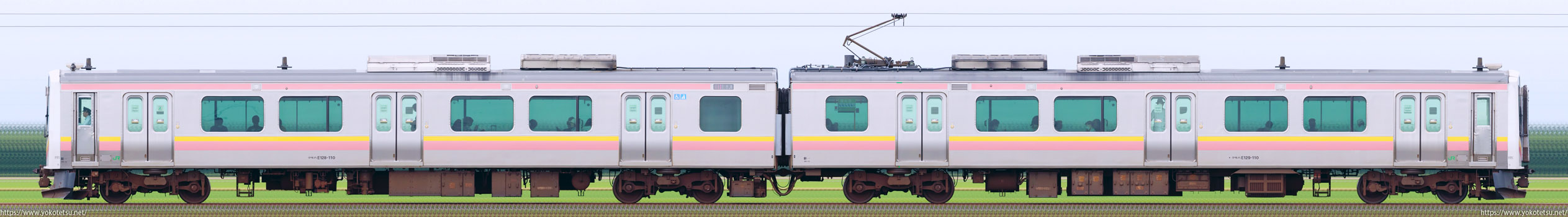 新潟車両センターE129系A10編成海側