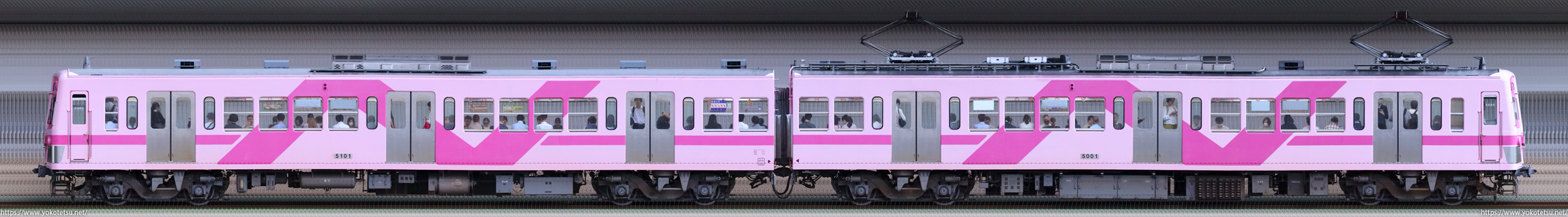 流鉄5000形5001F編成「さくら」（逆サイド）